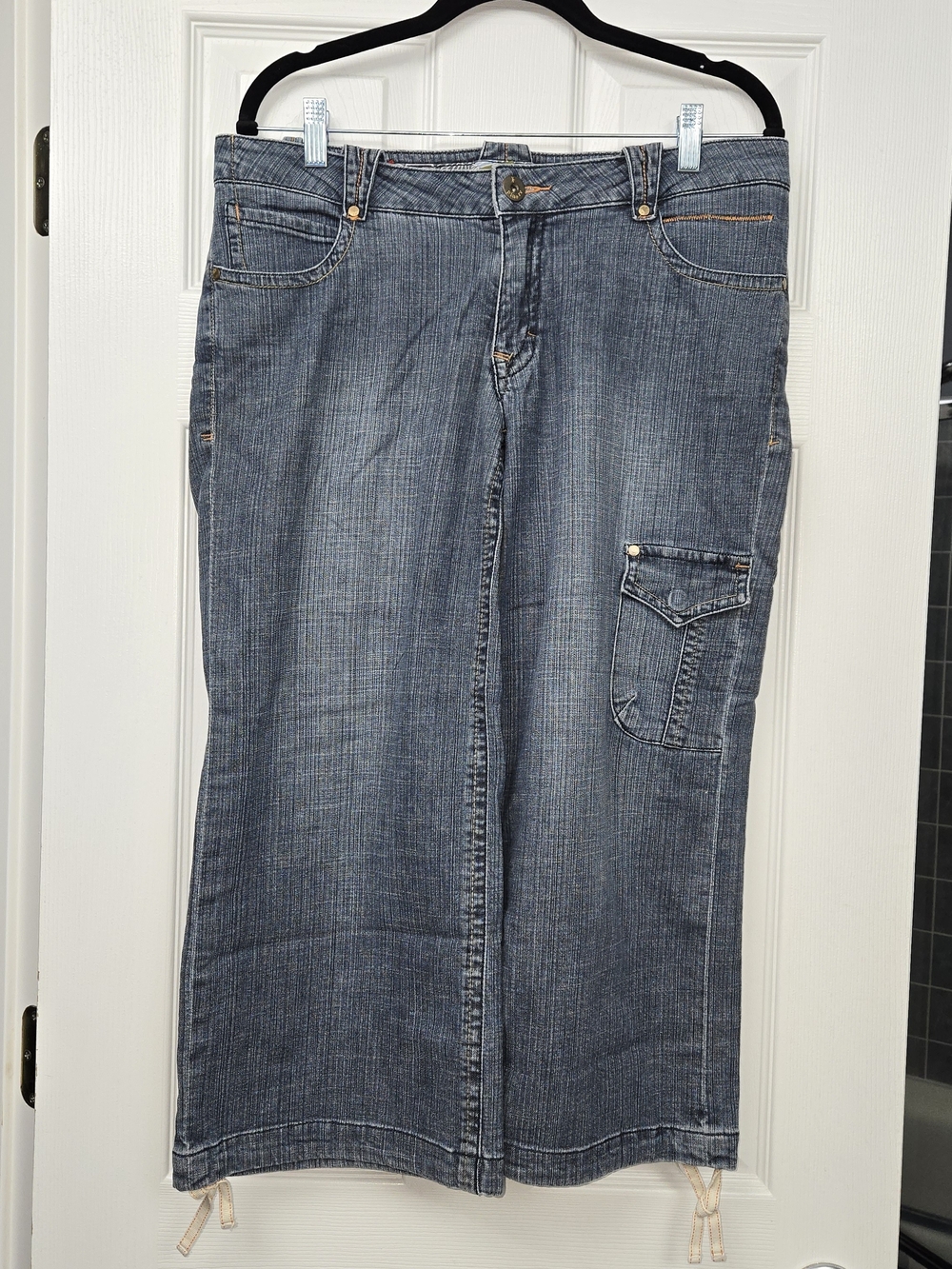 Pine IV Women's Size 31 Y2K Cropped Cargo Jeans Cinch Hem Medium Wash Denim